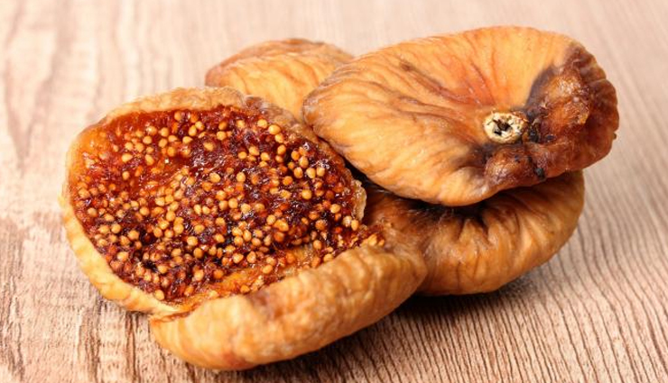 cashew nuts for healthy skin,almonds for skin whitening,walnuts for glowing skin,pistachio for dry skin,dates for smooth skin,dried figs for beautiful skin,raisins for youthful skin,brazil nuts for skin health,benefits of peanuts for skin,dry fruits for glowing skin,skin care tips,beauty tips