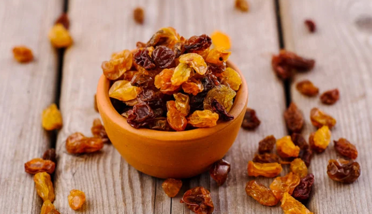 cashew nuts for healthy skin,almonds for skin whitening,walnuts for glowing skin,pistachio for dry skin,dates for smooth skin,dried figs for beautiful skin,raisins for youthful skin,brazil nuts for skin health,benefits of peanuts for skin,dry fruits for glowing skin,skin care tips,beauty tips