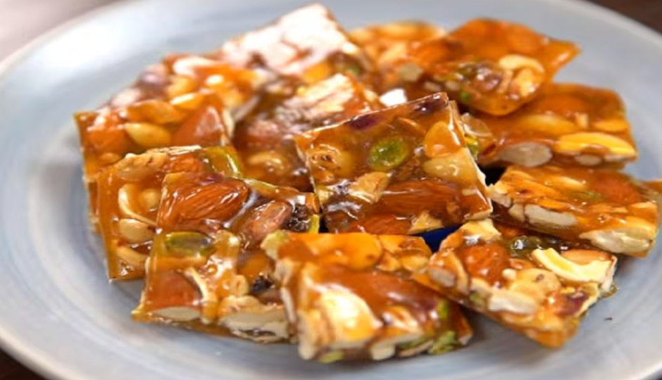 ड्राई फ्रूट्स गजक : सर्दी की आहट होते ही बढ़ जाता है खान-पान का मजा, इस बार ट्राई करें यह डिश #Recipe