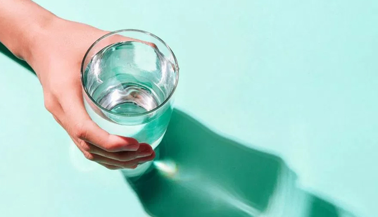 water,orange-coloured fruits and vegetables,fresh food rich in biotin,foods with zinc,oily fish,dry skin,food for dry skin,skin care tips,beauty tips,summer tips