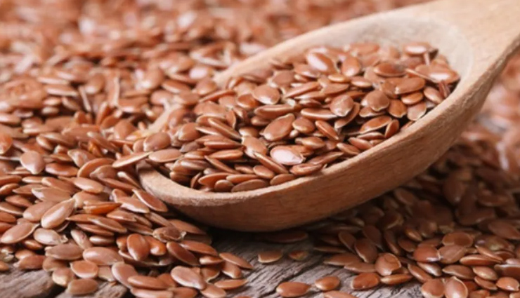 Avocados,salmon,orange and yellow veggies,chamomile,coconut oil,olives,green leafy vegetables,walnuts,banana,flaxseeds,dry skin,skin care tips,beauty tips