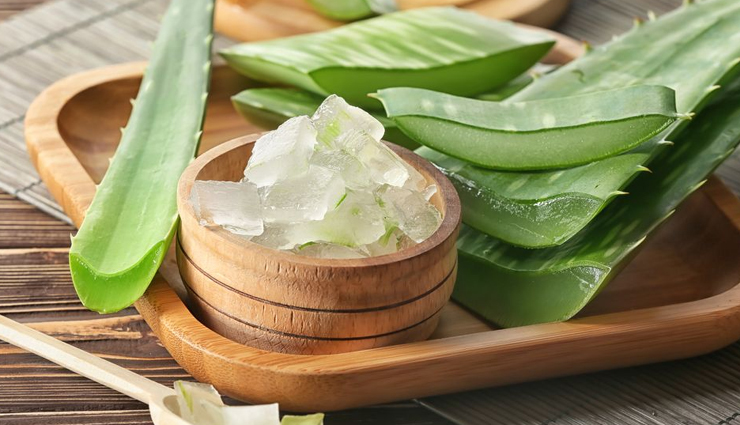 olive oil and sugar scrub,aloe vera gel,cucumber,papaya and honey,almond oil,coconut oil,home remedies,home remedies for dry skin,skin care tips,beauty tips
