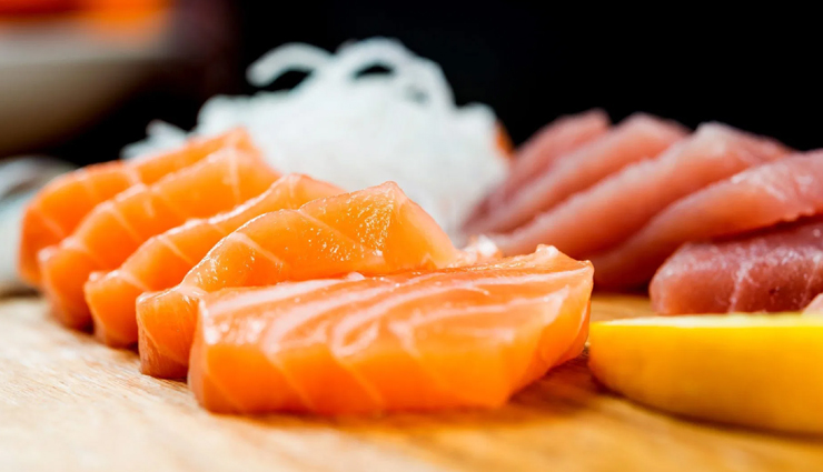 water,orange-coloured fruits and vegetables,fresh food rich in biotin,foods with zinc,oily fish,dry skin,food for dry skin,skin care tips,beauty tips,summer tips