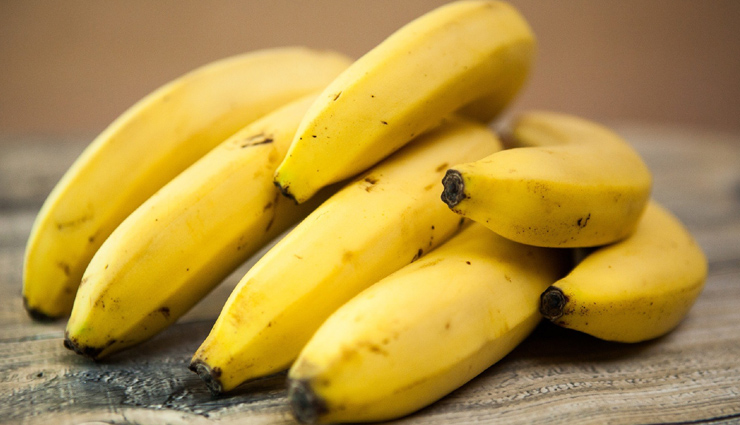 Avocados,salmon,orange and yellow veggies,chamomile,coconut oil,olives,green leafy vegetables,walnuts,banana,flaxseeds,dry skin,skin care tips,beauty tips