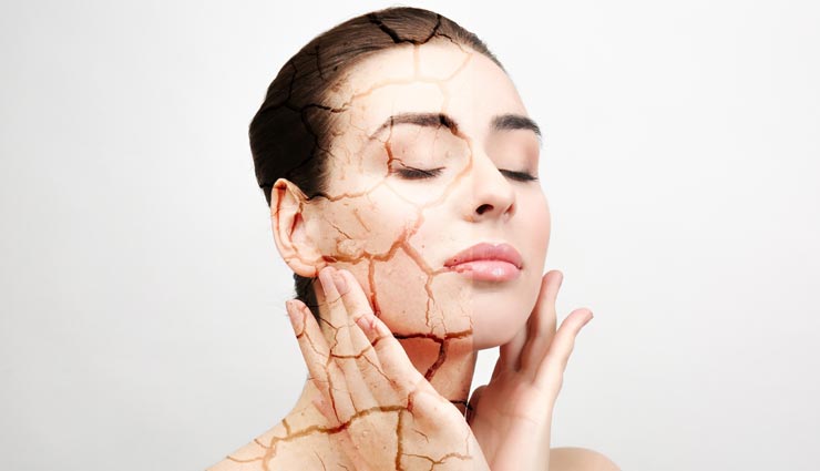 भूलकर भी न करें ड्राई स्किन वाली महिलाएं ये गलतियां