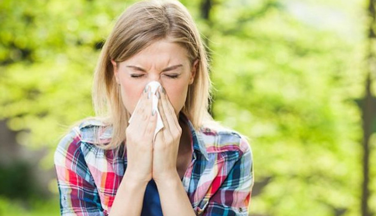 make-up on dry skin may have to be heavy in winter these damages the skin,beauty tips,beauty hacks