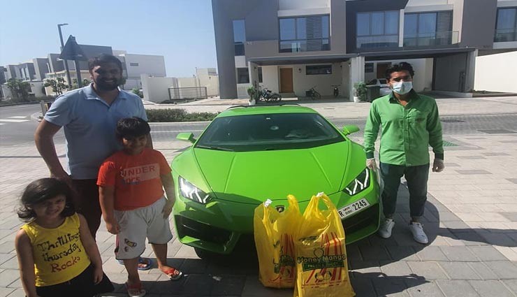 यह शख्स करोड़ों रूपये की कार लैंबोर्गिनी से करता हैं आम की डिलीवरी, चहरे पर मुस्कान ला देगी वजह weird news,weird incident,mangoes delivery,delivery by lamborghini