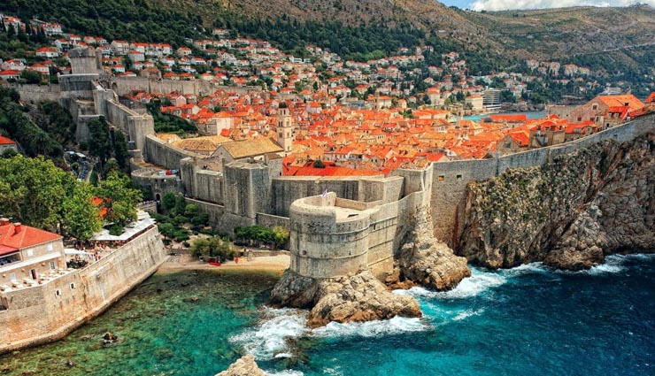 game of thrones inspired destinations,places from game of thrones,barcelona,spain,split,croatia,giant causeway,ireland,reykjavik,iceland,dubrovnik,croatia