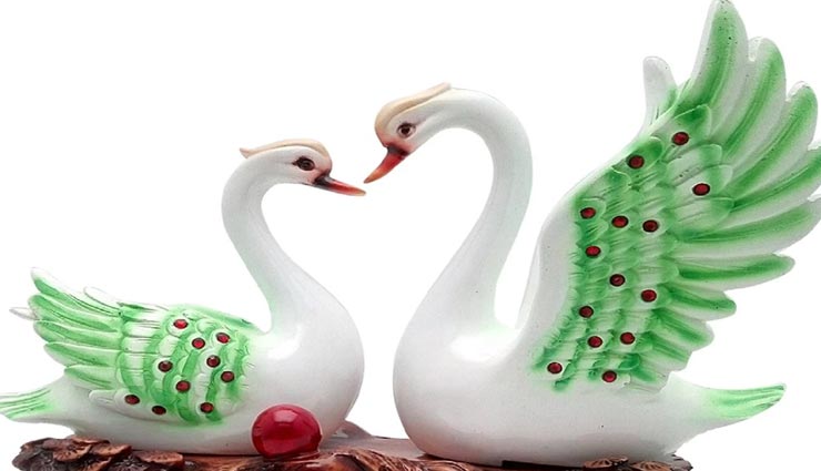 vastu tips,vastu tips in hindi,photos in bedroom,husband wife relation