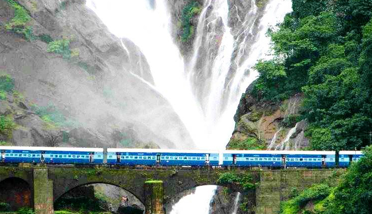 railway stations,beautiful railway stations,stations in india,india beautiful railway stations