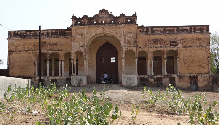 थार मरुस्थल का प्रवेश द्वार है चूरू, पर्यटकों के आकर्षण का केन्द्र हैं हवेलियाँ और किले, आजादी से पहले था बीकानेर का हिस्सा churu tourist attractions,places to visit in churu rajasthan,must-see sights in churu,churu,rajasthan tourism,historical landmarks in churu,top tourist spots in churu,exploring churu rajasthan,churu travel guide,famous places in churu,cultural heritage of churu rajasthan,offbeat destinations in churu,tourist activities in churu,churu sightseeing spots,best viewpoints in churu rajasthan,hidden gems of churu