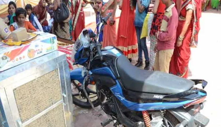 groom,motocycle,marriage,bride,weird news,weird story,rajasthan