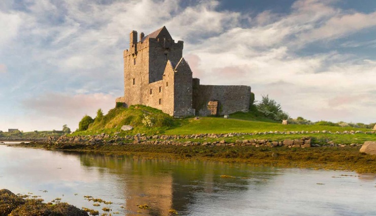 romantic castles,most romantic castles in the world,fairytale castles,couples travel destinations,castle vacations,romantic getaways,beautiful castles for couples,castle tours,romantic historic places,travel for couples