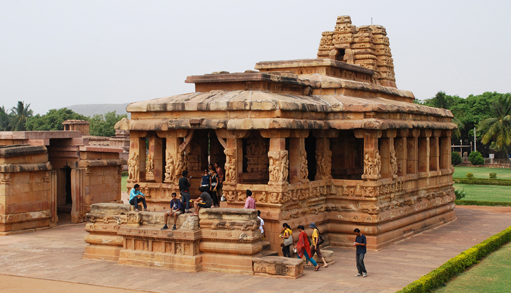 varanasi,tourist places in varanasi,varanasi travel,varanasi tourism,holidays,travel tips,india tourism