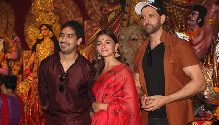 नवरात्रि पर बॉलीवुड ने लिया मां का आशीर्वाद, नवमी‌ के दिन रितिक, आलिया, काजोल, रानी मुखर्जी पहुंचे दुर्गा पंडाल, देखे तस्वीरें