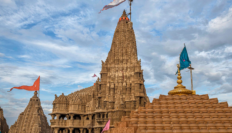 historical places in gujarat,must-visit places in gujarat,dwarkadhish temple,laxmi vilas palace,modhera sun temple,rani ki vav,dholavira heritage site,prag mahal bhuj,aina mahal bhuj,sabarmati ashram,champaner-pavagadh archaeological park,kirti temple porbandar