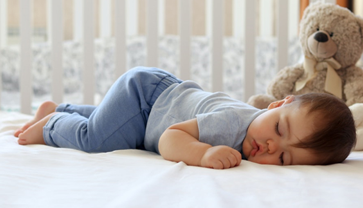 home remedies,ear pain,kids,natural remedies,herbal remedies,essential oils,warm compress,cold compress,garlic oil,Olive Oil,onion juice,salt,breastmilk,chamomile tea,eucalyptus oil,apple cider vinegar,hydrogen peroxide,homeopathic remedies