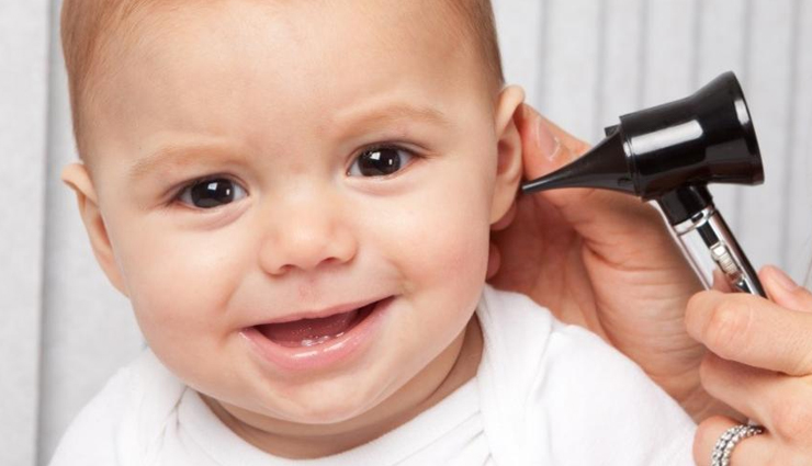 home remedies,ear pain,kids,natural remedies,herbal remedies,essential oils,warm compress,cold compress,garlic oil,Olive Oil,onion juice,salt,breastmilk,chamomile tea,eucalyptus oil,apple cider vinegar,hydrogen peroxide,homeopathic remedies