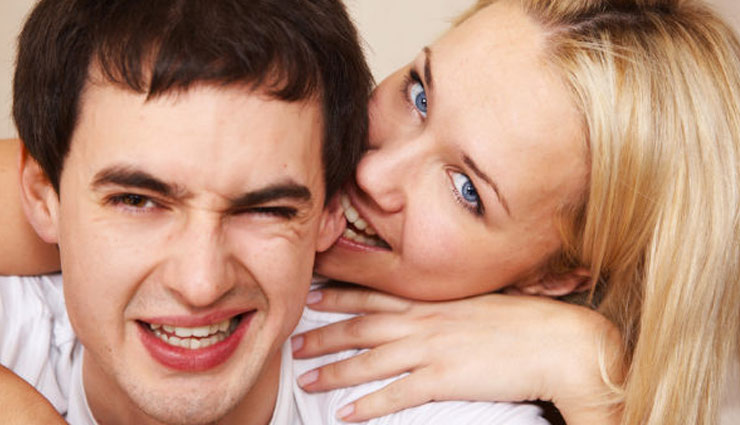 हर अंग पर KISS करने के पीछे छुपा है एक राज़, जानिए kissing predictions,kissing on hand,kissing on cheeks,kissing on forehead,earlobe kiss,kissing on stomach,valentines day,valentines week,kiss day