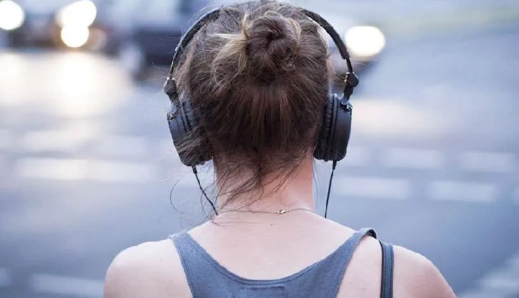 headphone safety,earphone side effects,hearing loss prevention,headphone usage tips,safe listening practices,ear health,hearing protection,headphone risks,earphone damage,how to use headphones safely