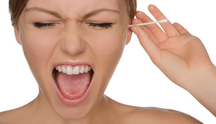 कान में जमे मैल को साफ़ करने के कुछ घरेलू तरीके 