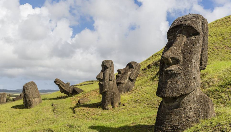 holidays,taj mahal,10 famous historic sites around the world,historic sites,historical places around the world,wander lust,places to be visited around the world,machu picchu,tikal,the pyramids at giza,angkor wat,petra,stonehenge,the colosseum and forum,the parthenon,easter island