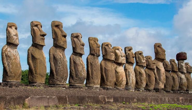 tourist destinations,10 tourist destinations,7 wonders,angkor,easter island statues,stonehenge,kiyomizu temple,neuschwanstein castle,alhambra,acropolis,kremlin,hagia sophia,timbuktu,travel,travel tips,holidays