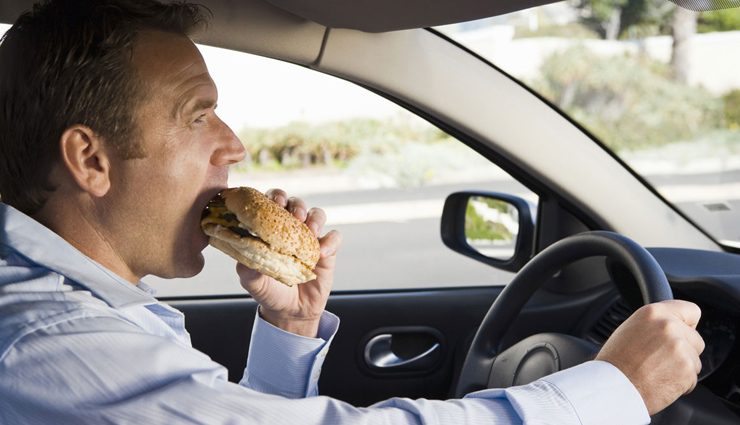 entertainment,5 weird things people do in your car,weird things people do in your car