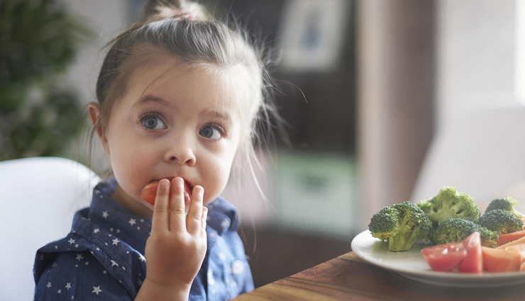 बच्चों में डालना चाहते है हेल्दी फ़ूड की आदतें, आजमाकर देखिए ये कारगर टिप्स 