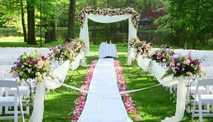 इको-फ्रेंडली शादी का डेकोरेशन करें इस तरह,  वैडिंग मैन्यू को सजाने में करे फूलों का इस्तेमाल