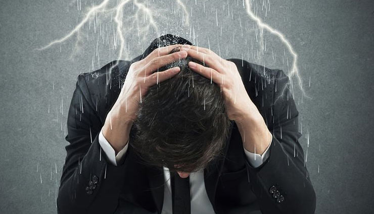 कुछ आसान उपाय जिनकी मदद से आप बचा सकतें है अपने घर को बुरी नज़र से