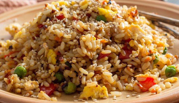 Recipe - Restaurant Style Egg Fried Rice at Home