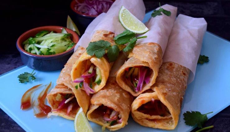 इस तरह बनाए कोलकाता स्टाइल एग रोल, मजेदार स्वाद बना देगा दीवाना #Recipe