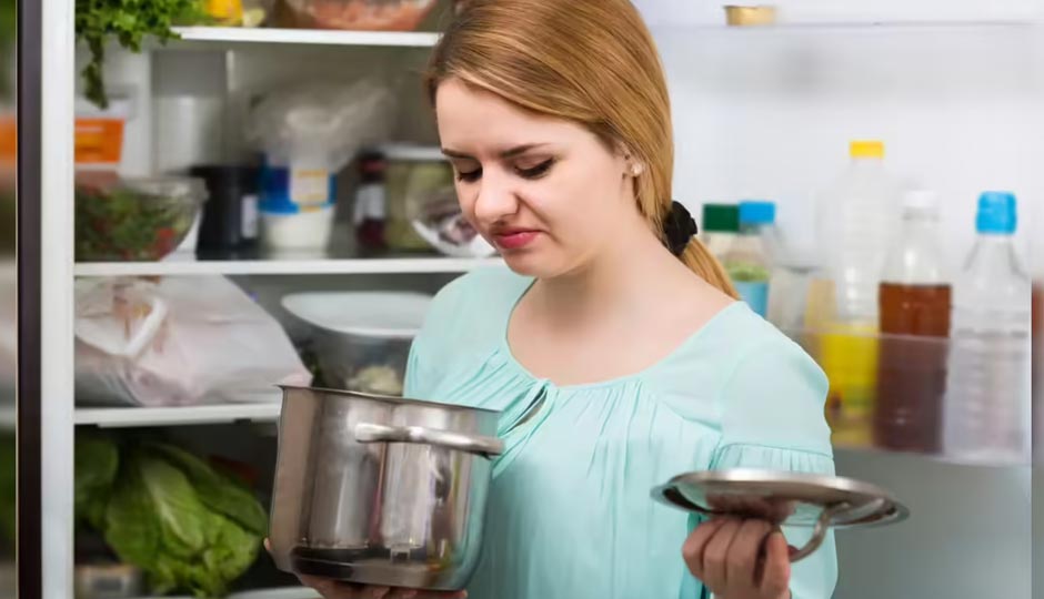 5 Easy Tips To Get Rid of Egg Smell from Utensils