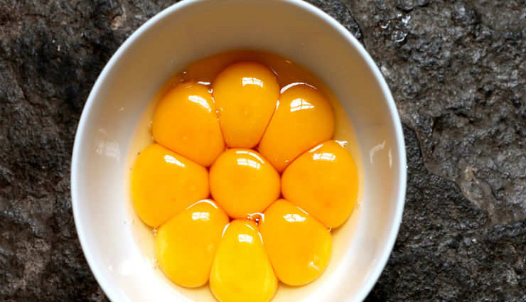 eyebrows,grow eyebrows faster,beauty,eyebrows beauty,castor oil and coconut oil,olive oil and honey,aloe vera,onion juice,egg yolk,beauty tips,beauty hacks