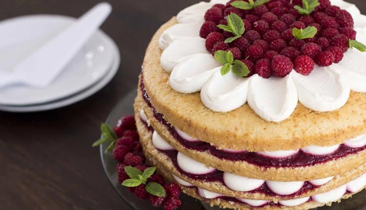 Valentine Special : अपने हाथों से बनाए एगलेस वनीला केक के साथ करें प्रपोज #Recipe