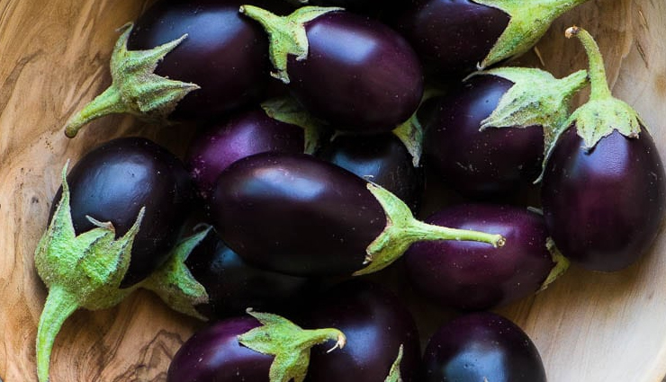 gutti vankaya curry,stuffed eggplant curry,andhra-style eggplant curry,brinjal masala recipe,south indian curry recipe,spicy eggplant gravy,vegetarian recipe,healthy recipe,step-by-step recipe,lunch or dinner recipe,indian curry recipe,eggplant recipes,peanut powder,sesame seeds,coconut,coriander seeds,dried red chillies,urad dal,mustard seeds,hing asafoetida,curry leaves