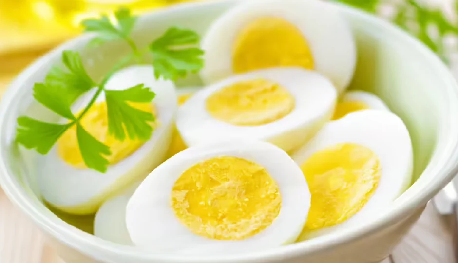 क्या अंडा खाने से कैंसर होता है? FSSAI ने अफवाहों पर लगाया विराम