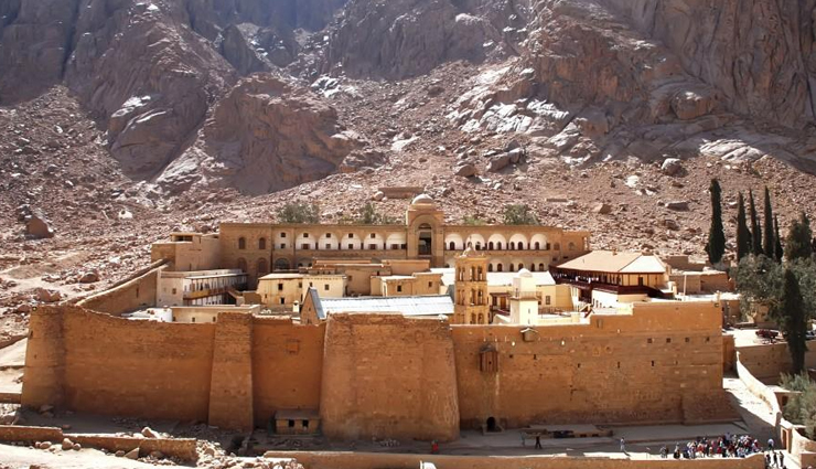 egypt,tourist attraction in egypt,places to visit in egypt,abu simbel temples,pyramids of giza,karnak,valley of the kings,sinai penninsula,dahab