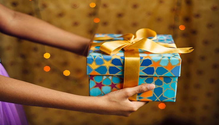 Eid 2019: अपनों को दे ईदी में ये गिफ्ट्स, देखने को मिलेगी उनके चहरे पर एक खूबसूरत मुस्कान