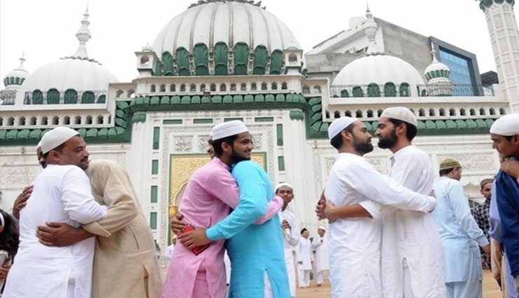 ईद का चांद दिखा, देश भर में धूमधाम से मनाया जा रहा है ईद-उल-फितर, राष्ट्रपति ने दी शुभकामनाएं