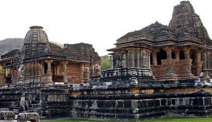 famous temples in udaipur rajasthan,udaipur temples in rajasthan,temples of udaipur rajasthan,sacred temples in udaipur rajasthan,historical temples of udaipur rajasthan,spiritual landmarks in udaipur rajasthan,udaipur iconic temples in rajasthan,religious sites in udaipur rajasthan,udaipur temple architecture in rajasthan,must-visit temples in udaipur rajasthan,ancient temples of udaipur rajasthan,popular pilgrimage sites in udaipur rajasthan,udaipur cultural and religious heritage in rajasthan,architectural marvels udaipur temples rajasthan,udaipur divine sanctuaries in rajasthan