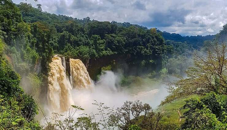 cameroon,must-see places,beauty,diversity,travel destinations,tourism,attractions,natural wonders,cultural sites,historical landmarks,wildlife,adventure,scenic beauty,top destinations,explore cameroon,african travel