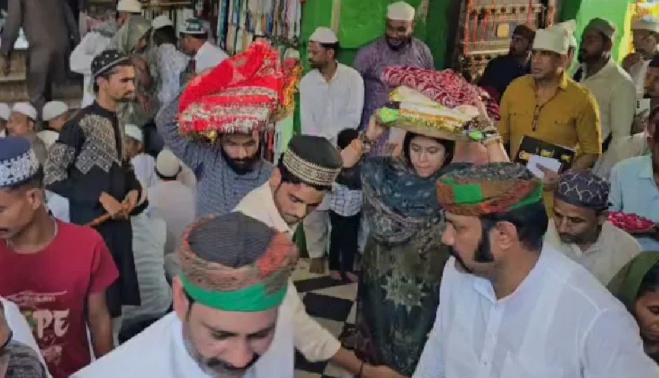 एकता कपूर ने अजमेर शरीफ में चढ़ाई चादर, ‘वरुसषभा’ की सफलता के लिए मांगी दुआ