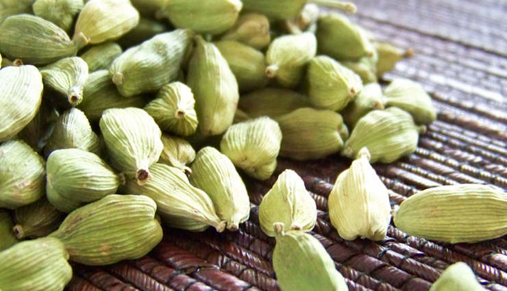 सावन के शुक्रवार करा इलायची का ये टोटका खोल देगा आपकी किस्मत