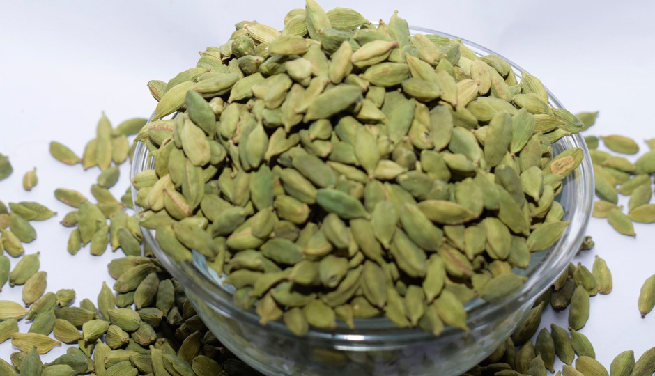 8 Amazing Health Benefits of Elaichi