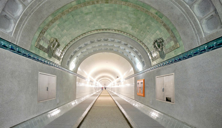 tourist places in hamburg,must-visit hamburg attractions,hamburg travel guide,things to do in hamburg,hamburg sightseeing,best places to visit in hamburg,hamburg landmarks,cultural sites in hamburg,family activities in hamburg,explore hamburg germany