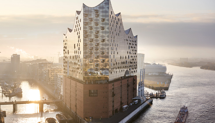 tourist places in hamburg,must-visit hamburg attractions,hamburg travel guide,things to do in hamburg,hamburg sightseeing,best places to visit in hamburg,hamburg landmarks,cultural sites in hamburg,family activities in hamburg,explore hamburg germany