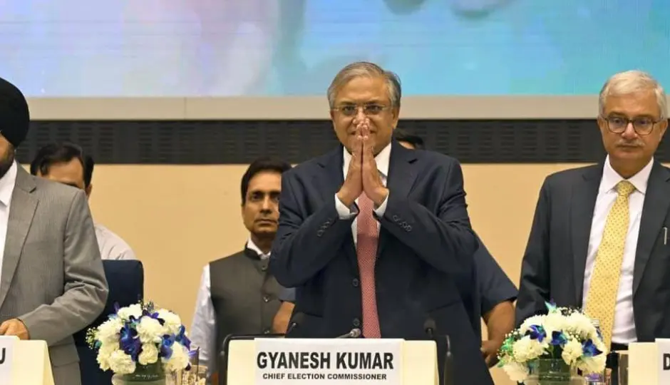 SIR पर घमासान के बीच चुनाव आयोग के 4 बड़े फैसले, नोटिस मिला तो भी दफ्तर जाने की जरूरत नहीं; घर आएगा BLO