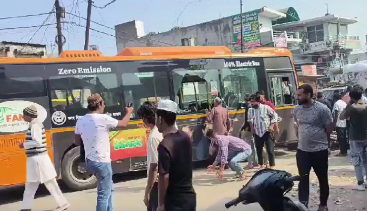 गाजियाबाद में बड़ा सड़क हादसा, तेज रफ्तार इलेक्ट्रिक बस ने 6 लोगों को कुचला, ड्राइवर फरार